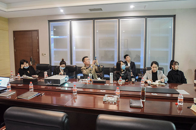 就公司財(cái)務(wù)管理等情況進(jìn)行交流