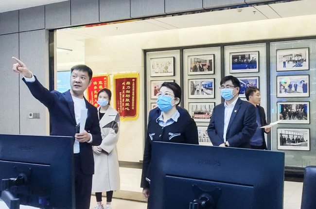 新鄉(xiāng)市委副書記于燕帶市直相關(guān)部門負(fù)責(zé)人蒞臨中譽(yù)鼎力調(diào)研企業(yè)發(fā)展 新鄉(xiāng)市委副書記于燕帶市直相關(guān)部門負(fù)責(zé)人蒞臨中譽(yù)鼎力調(diào)研企業(yè)發(fā)展