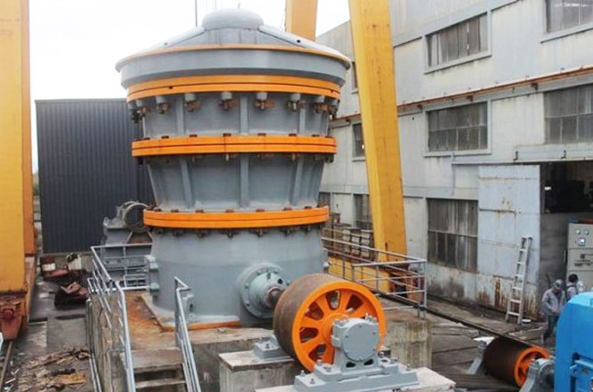 旋回式破碎機使用現(xiàn)場 旋回式破碎機使用現(xiàn)場