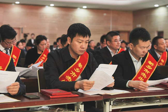 新鄉(xiāng)中譽(yù)鼎力董事長(zhǎng)張治民參加表彰大會(huì)