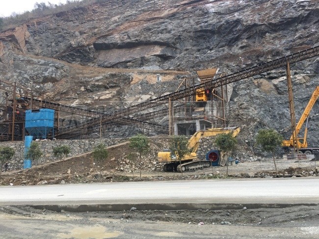 河北鹿泉市曲寨建材廠石料生產(chǎn)線現(xiàn)場