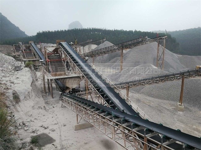 新鄉(xiāng)鼎力承建的石料生產(chǎn)線現(xiàn)場(chǎng)