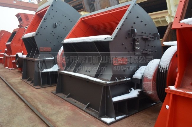 石灰石生產(chǎn)線高性價(jià)比設(shè)備之新鄉(xiāng)鼎力錘式破碎機(jī)