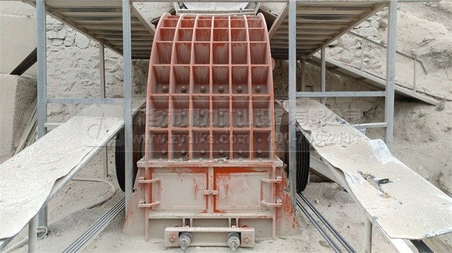 密閉式錘式破碎機(jī)