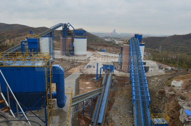 連接振動(dòng)篩的脈沖袋式除塵器