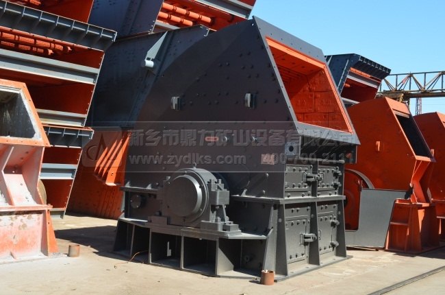 錘式破碎機(jī)設(shè)備生產(chǎn)現(xiàn)場(chǎng)