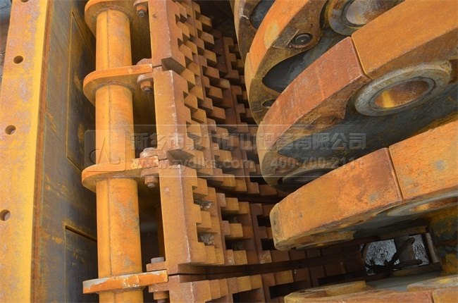 調節(jié)襯板出料口