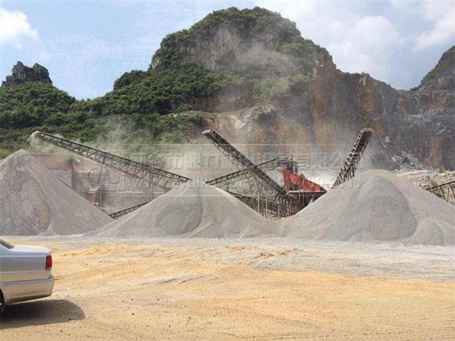 石料生產(chǎn)線現(xiàn)場(chǎng)