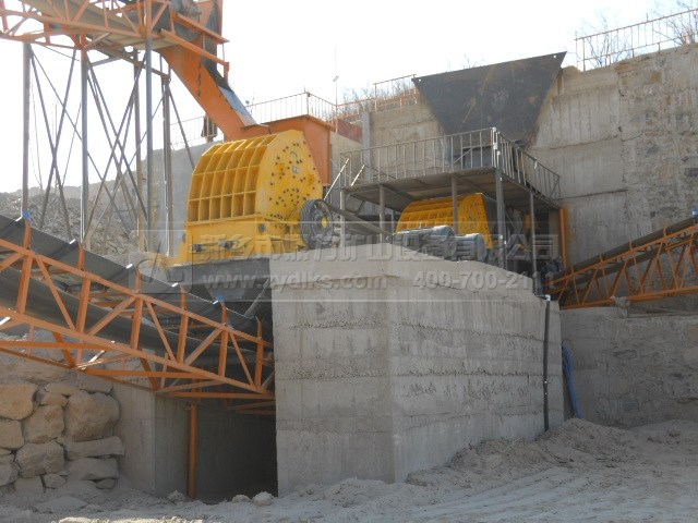 四川錘式破碎機(jī)使用現(xiàn)場(chǎng)