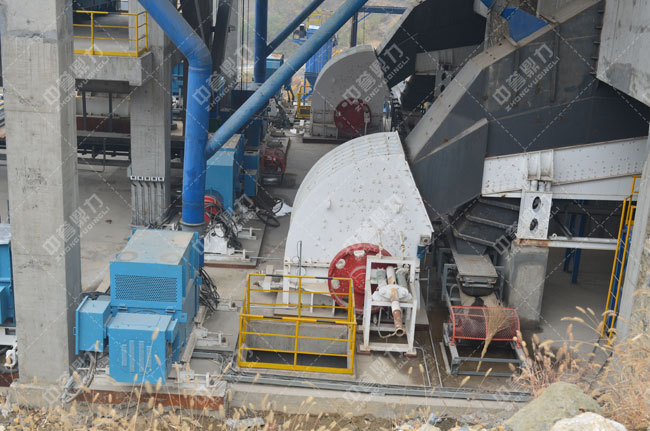 錘式制砂機(jī)