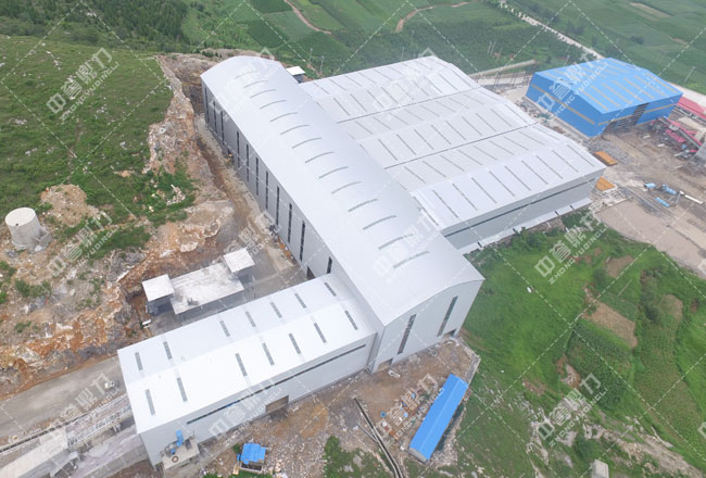 河北白沙大型石料破碎機(jī)使用現(xiàn)場(chǎng)