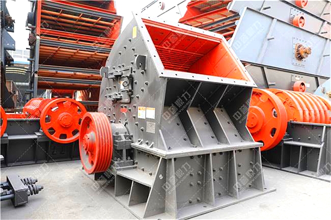 時產(chǎn)500噸左右的二合一破碎機