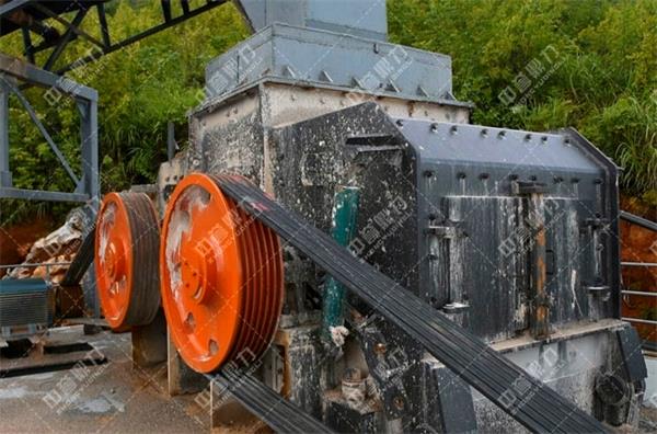 工作現(xiàn)場的石頭制砂機