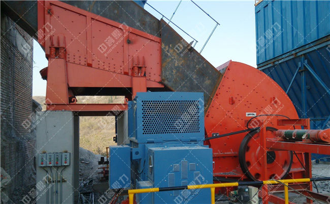 安裝在現(xiàn)場的振動給料機