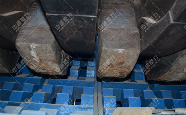 大型石灰石破碎機(jī)出料口