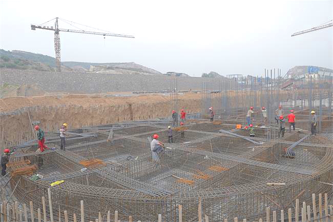 ���Ͳ�ʯ��(ch��ng)ʩ���F(xi��n)��(ch��ng)