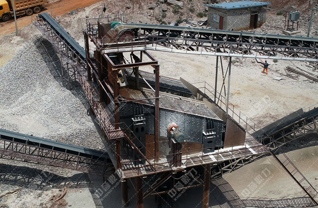 生產(chǎn)線上的設(shè)備