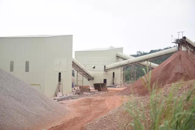 足療嶺采石場(chǎng)生產(chǎn)線近景圖