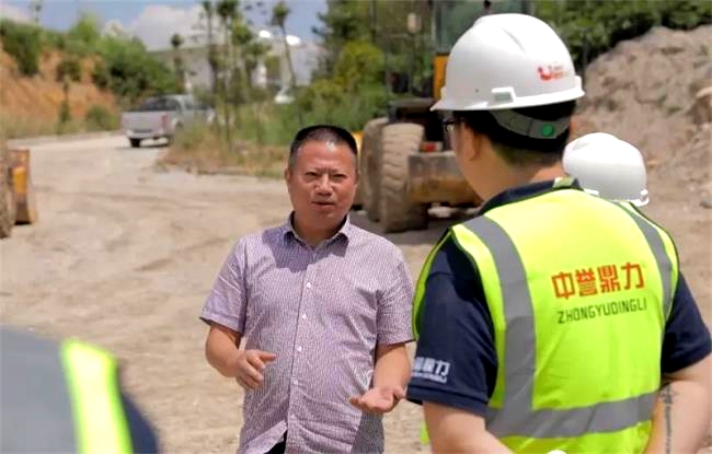 與陳總溝通生產(chǎn)線情況