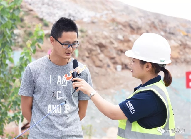 生產(chǎn)線現(xiàn)場采訪山里建材負責人