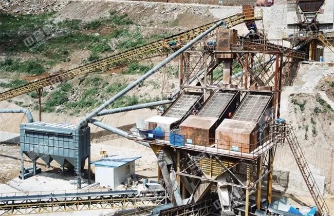 生產線上的破碎篩分系統(tǒng)