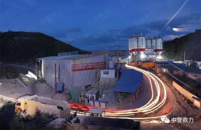 采石場(chǎng)生產(chǎn)線夜景