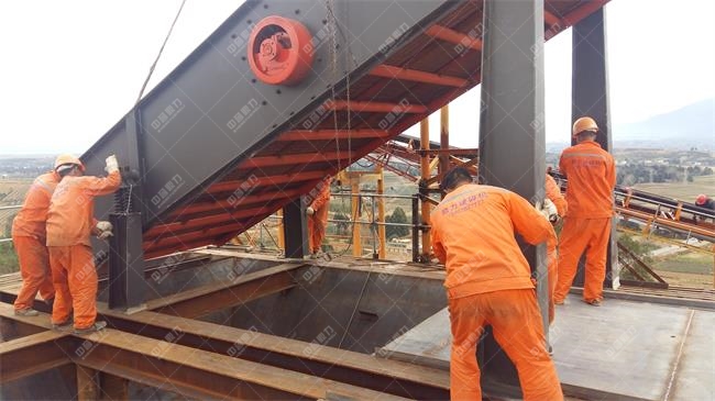 砂石生產(chǎn)線的振動(dòng)篩安裝