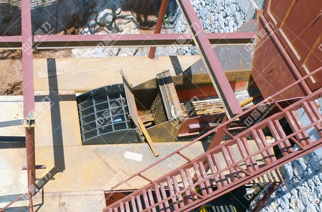 礦山破碎機(jī)破碎石灰石現(xiàn)場(chǎng)