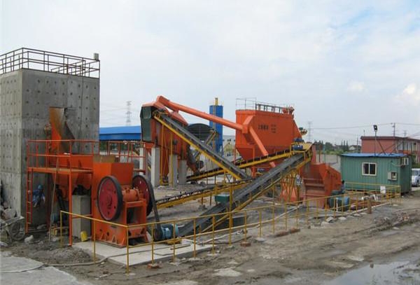 顎式破碎機(jī)現(xiàn)場(chǎng)