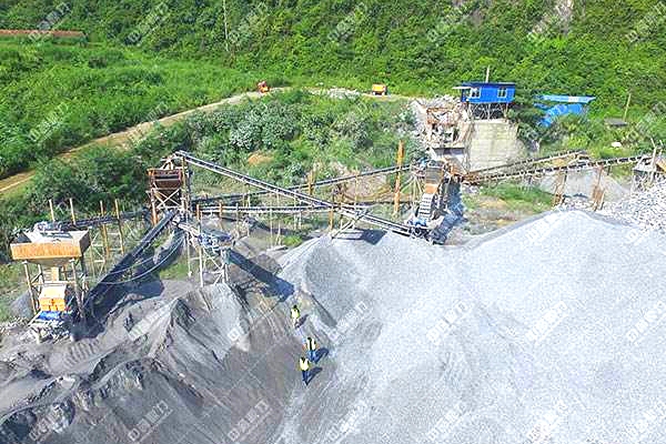 石子生產(chǎn)現(xiàn)場