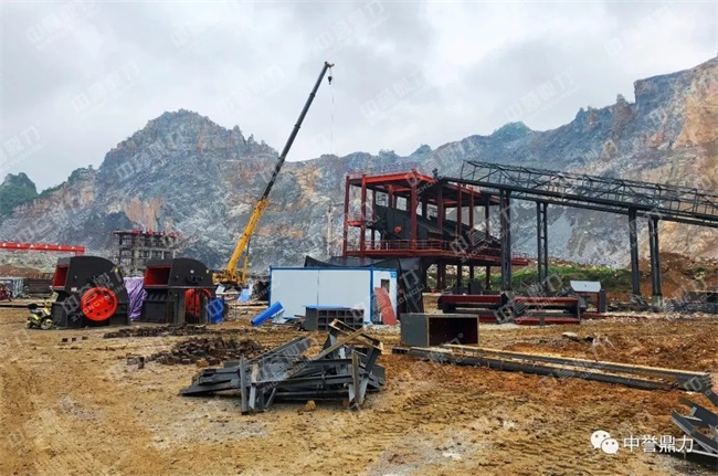 砂石骨料生產(chǎn)線設(shè)備進(jìn)場(chǎng)