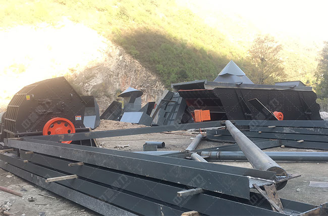 等待安裝的振動(dòng)篩