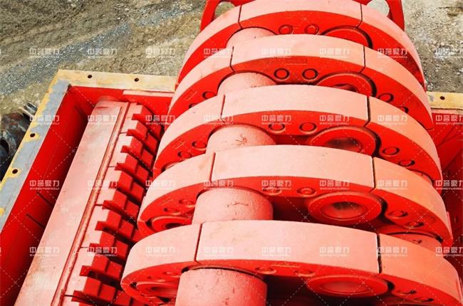 1615重型錘式反擊破碎機內(nèi)部結(jié)構(gòu)