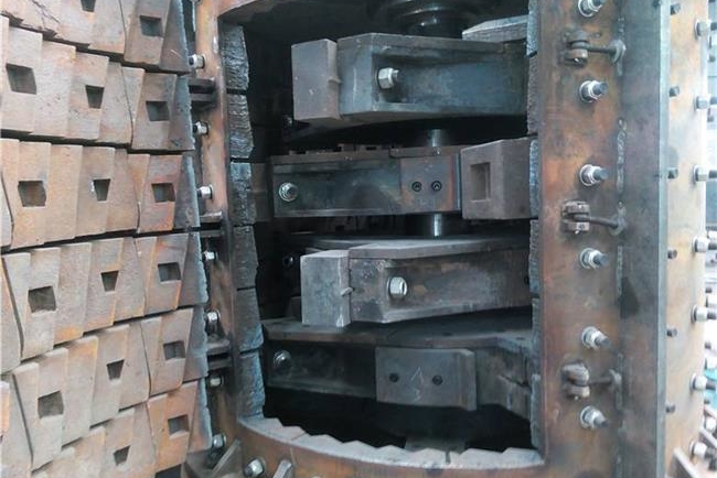 復(fù)合碎石機內(nèi)部結(jié)構(gòu)