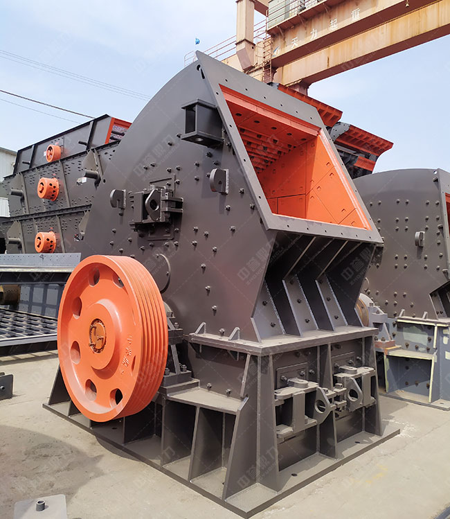 日產(chǎn)1萬噸的反擊破碎機