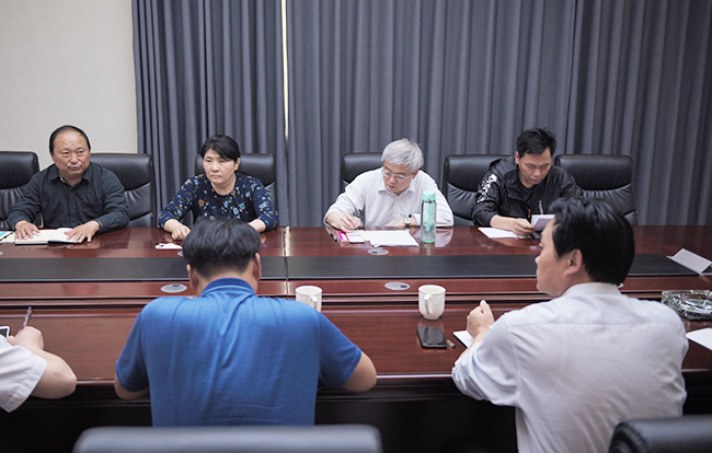 新鄉(xiāng)市工信局及新鄉(xiāng)職業(yè)技術(shù)學(xué)院導(dǎo)蒞臨中譽(yù)鼎力交流校企合作