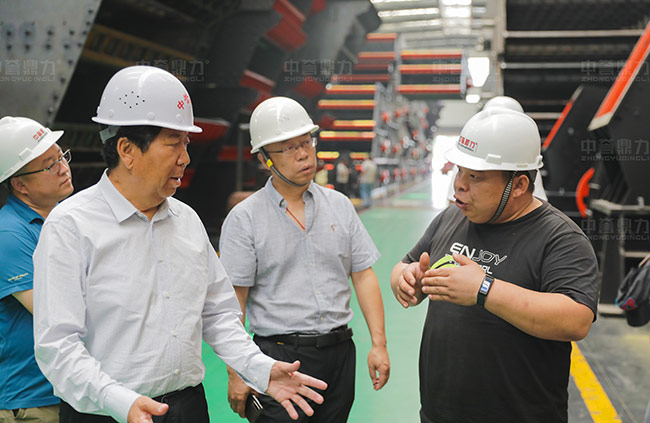 參觀智能化一體生產(chǎn)車(chē)間