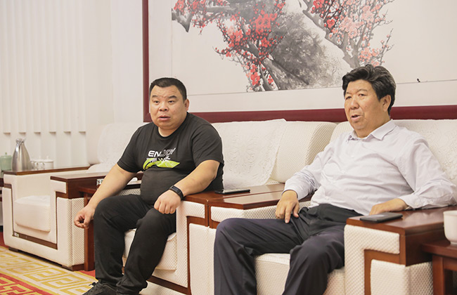 寧夏瀛海集團(tuán)董事長(zhǎng)范海龍一行參觀中譽(yù)鼎力