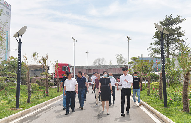 實(shí)地參觀衛(wèi)輝市藍(lán)天環(huán)保材料有限公司四位一體建材項(xiàng)目