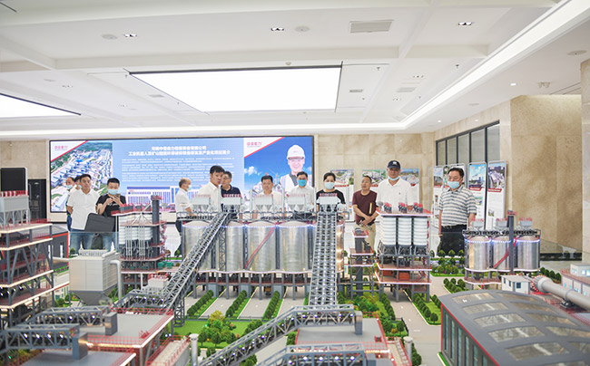 張治民董事長介紹多位一體循環(huán)建材產(chǎn)業(yè)園項(xiàng)目建設(shè)理念