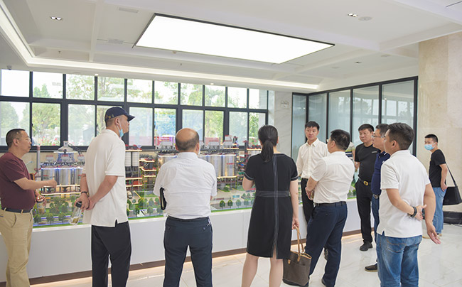 張治民董事長介紹多位一體循環(huán)建材產(chǎn)業(yè)園項(xiàng)目建設(shè)理念